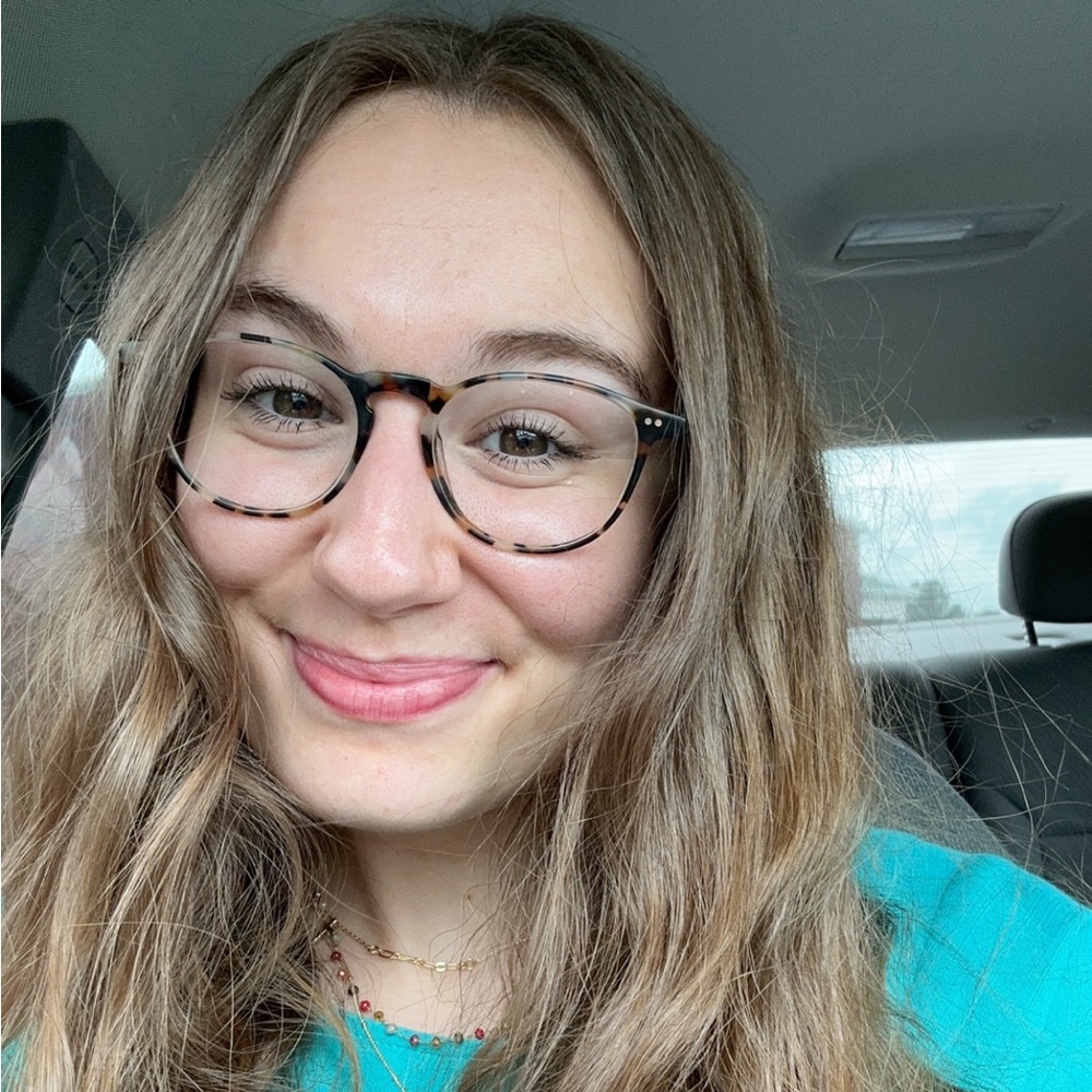 Meet your Posher, Abby